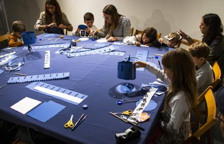 Taller familiar zootrop