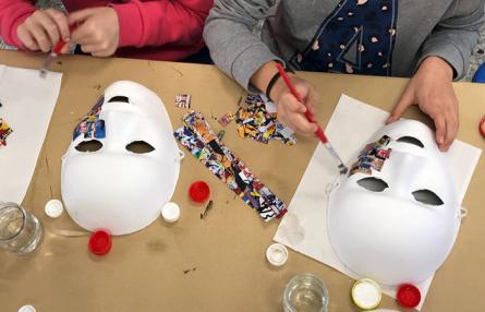 Taller infantil màscara Jacques Villeglé