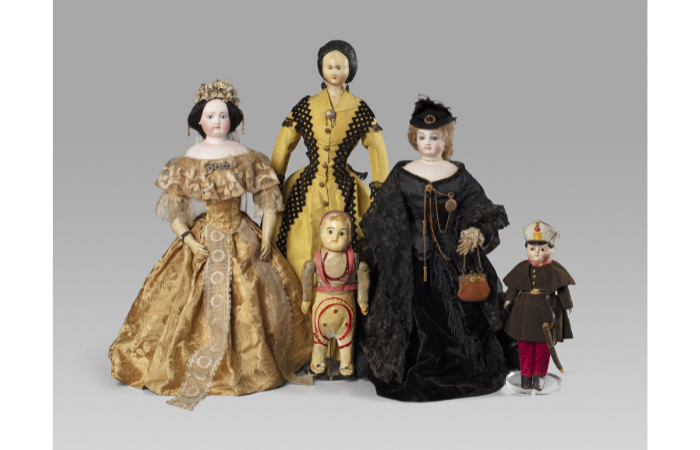 Exhibition: “Dolls from the Lola Anglada Collection”